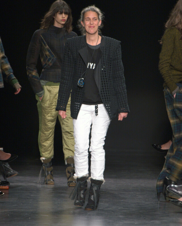 Med sin avslappede stil gir den franske designeren Isabel Marant oss parisisk eleganse på en ny og kul måte, sesong etter sesong, og hun mikser gatesmart mote med rocka bohemsk romantikk. Foto: BUKAJLO FREDERIC/SIPA/All Over P Med sin avslappede stil gir den franske designeren Isabel Marant oss parisisk eleganse på en ny og kul måte, sesong etter sesong, og hun mikser gatesmart mote med rocka bohemsk romantikk. Foto: BUKAJLO FREDERIC/SIPA/All Over P